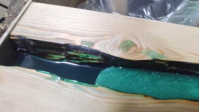 Старый диван под новым углом/Подлокотник река из эпоксидной смолы смотреть онлайн