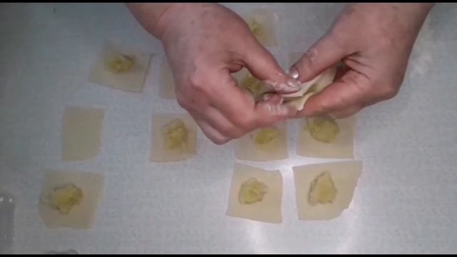 Деревенские вареники с картошкой и жареным лучком, два способа лепки. смотреть онлайн