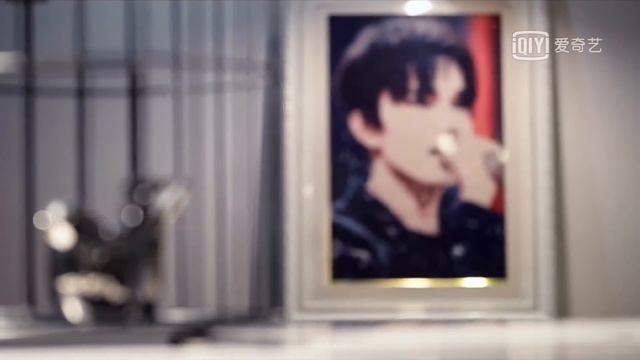 Dimash playing the piano on Idol Hits смотреть онлайн