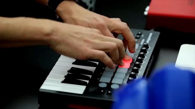 Novation Launchkey Mini Performace | Full Compass смотреть онлайн