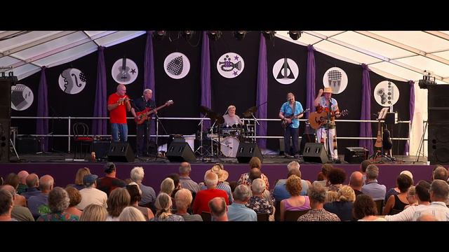 Neil Innes performing at FolkEast 2015 by BoMoJo® смотреть онлайн