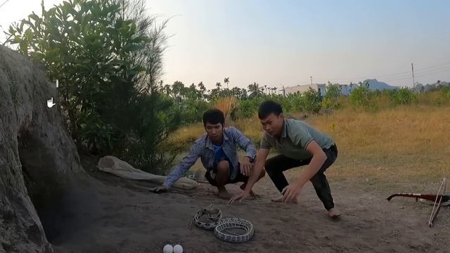 Terrified, The Girl Was Attacked By 100 Poison Snakes Laying Eggs In The Cave | Survival TV смотреть онлайн