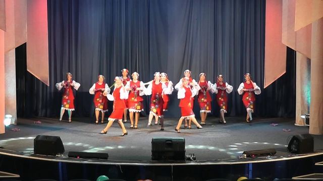 Народный самодеятельный хореографический ансамбль Берёзка. Танец Веснянка.mp4 смотреть онлайн