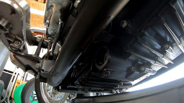 FULL How To Oil Change (and Screen Clean) 2012 Kawasaki Vulcan 900 смотреть онлайн