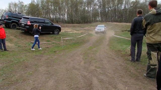 Международный Прадо-Клуб - с 180 ку 750 газует со старта на гонке задним ходом смотреть онлайн