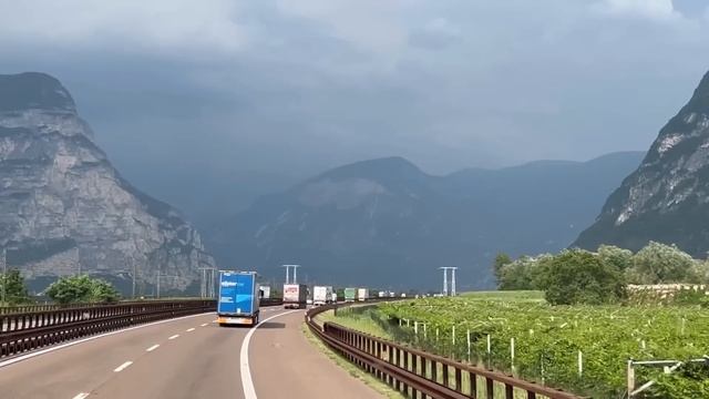 Влог о ДАЛЬНОБОЕ. Рейс Италия - Швеция. Воры на паркинге | Scania R450 смотреть онлайн