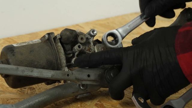 How to replace the windshield wiper motor Clio mk3 ? смотреть онлайн