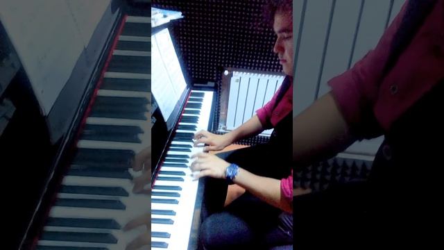 Roman Tango - Gerald Mordin (Piano) смотреть онлайн