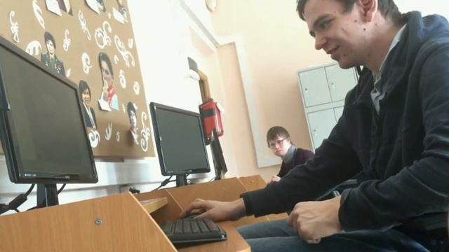 Парень реагирует на фотки 18+! смотреть онлайн