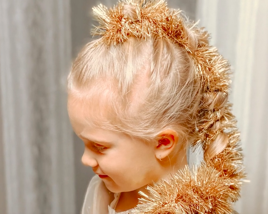 Новогодняя прическа с мишурой смотреть онлайн