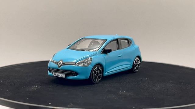 Renault Clio 2013 in blue, 1:43 scale diecast car model from Bburago, 18-30248B смотреть онлайн
