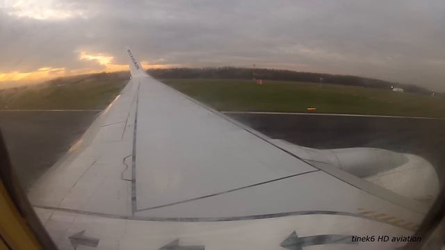 Ryanair taxi & takeoff from Wrocław as FR5032 смотреть онлайн