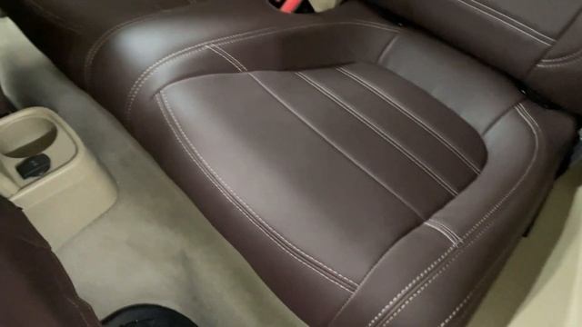 Чехлы на Volkswagen Beetle II (A5), серии "Premium" (шоколад) - бежевая строчка смотреть онлайн