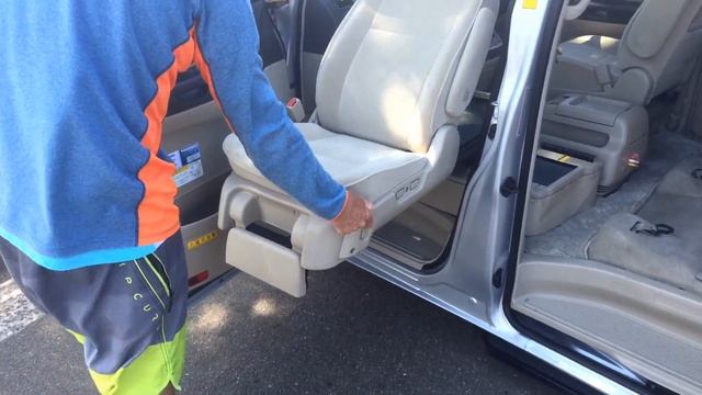 2005 Toyota Alphard Welcab #585 смотреть онлайн