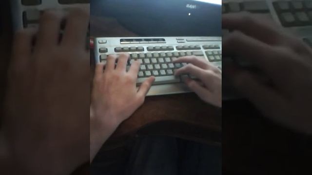 [HD] Fastest Typer In The World, Using 3 Fingers! смотреть онлайн