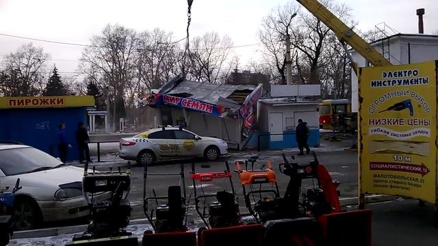 Барнаул Павильон упал на такси смотреть онлайн