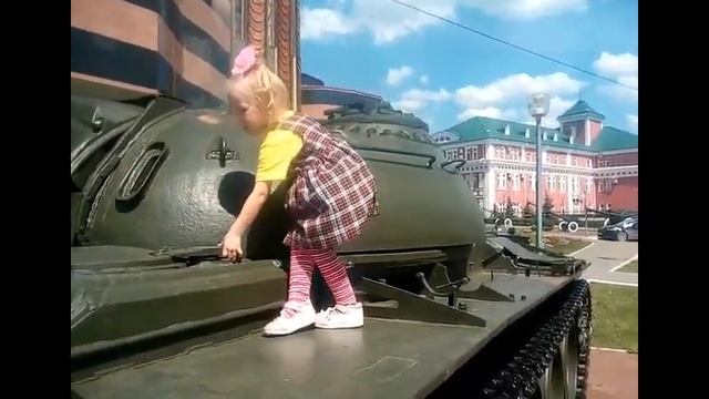 VLOG маленькой блондинки: сладкая вата и танки. #26мая г. Саранск смотреть онлайн