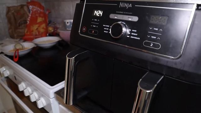 Ninja Foodi air fryer review: French fries in 3 easy steps смотреть онлайн
