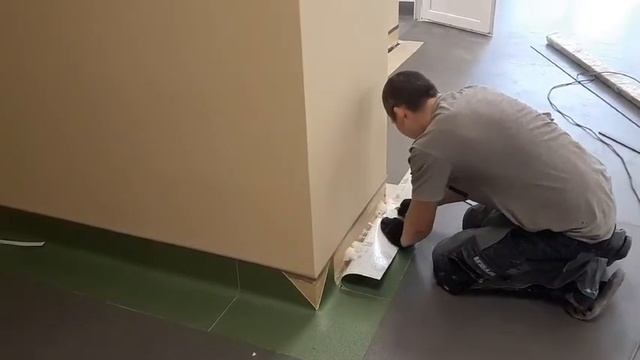 Покров. Ардженикидзе. Укладка линолеума с заводом на стену. смотреть онлайн