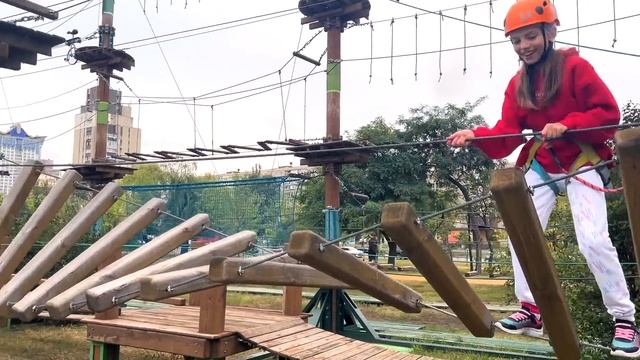 ЧЕЛЛЕНДЖ на висоті Настя з друзями в парку ХТО швидше My little Nastya смотреть онлайн