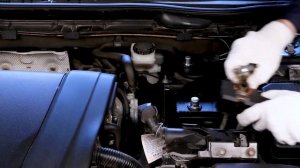 Замена стартерного аккумулятора на Mazda 6