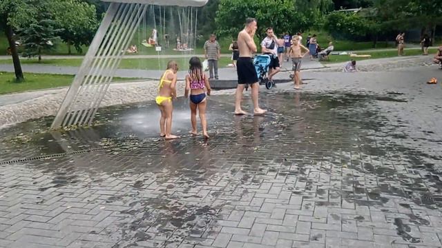 Мы веселые лягушки, веселушки, попрыгушки)))🐸💦🐸 смотреть онлайн