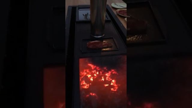 Английский стол-барбекю из фильма Гая Ричи «Джентльмены» смотреть онлайн