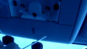 Снятие стекла плафона освещения салона ШНивы.