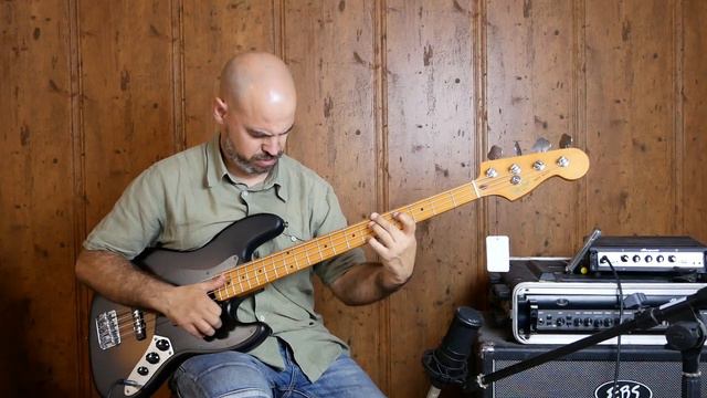 Squier 40th Anniversary Jazz Bass 2TS. смотреть онлайн