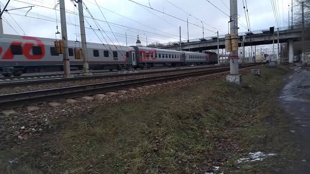 ЭП20-048 с пассажирским составом у станции "Вешняки." смотреть онлайн