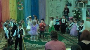 утренник, младшая группа. Танец Бабочек и Жучков