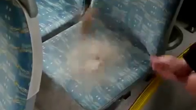 Немного пыли в сиденье автобуса смотреть онлайн