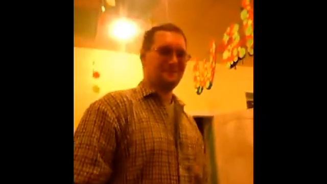 Даша кусает шарик )))))))) смотреть онлайн