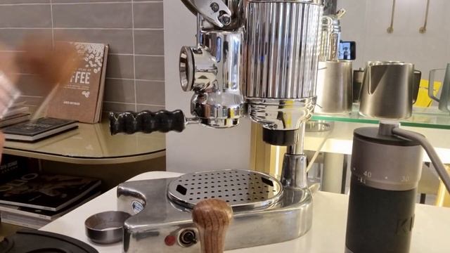 Espresso with Kin Grinder K6 and Commandante C40 | ASK Coffee Roastery | 32 Seah Street смотреть онлайн