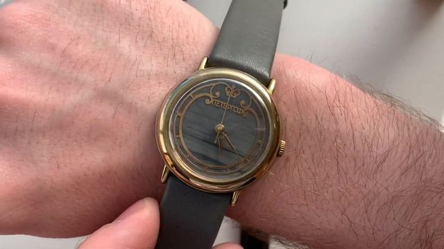 Видеообзор на часы Петергоф и Ракета 2609.НА с каменными циферблатами кооператива Ренессанс при ПЧЗ смотреть онлайн