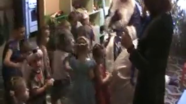 Новогодний утренник в детском саду на Савельева 35, 31.12.2015 смотреть онлайн