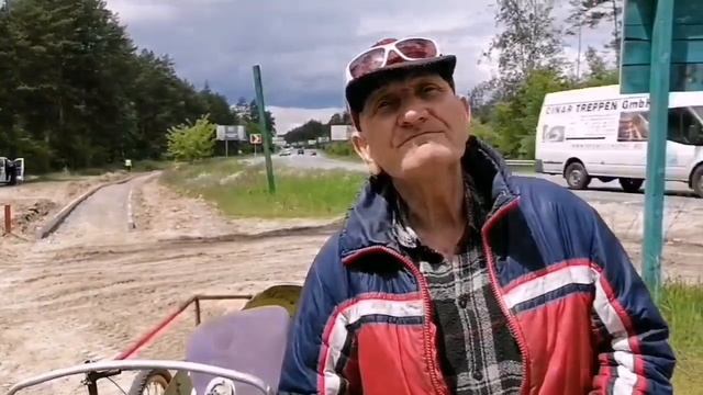 Дедушка в 83 года на веломобиле-амфибии, катается и плавает по Днепру. смотреть онлайн