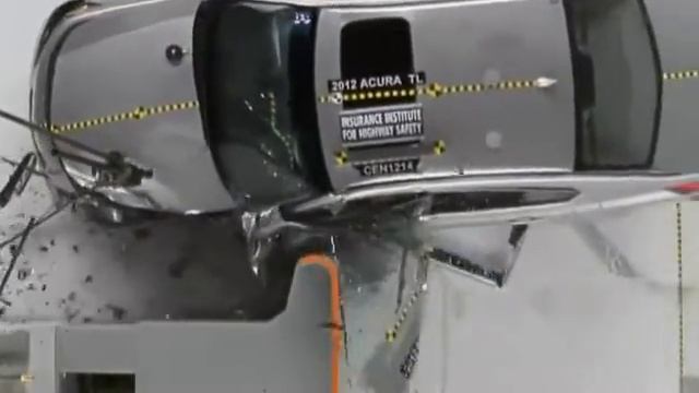 Crash test small overlap IIHS Acura TL | SicurAUTO.it смотреть онлайн