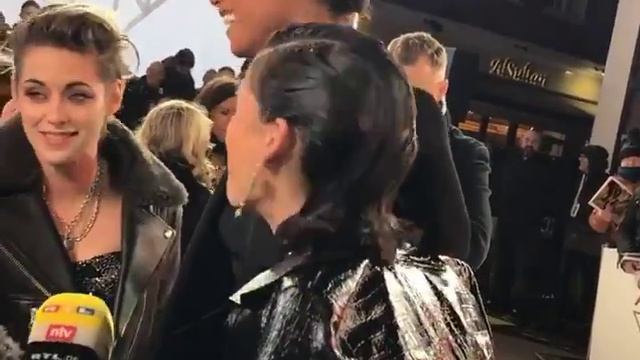 #kristenStewart #CharliesAngels @NaomiScott @ellabalinska UK premiere смотреть онлайн