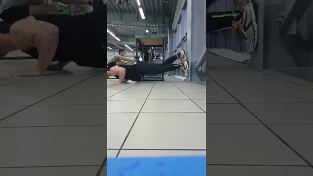 Усложненные отжимания с упором ног в стену смотреть онлайн
