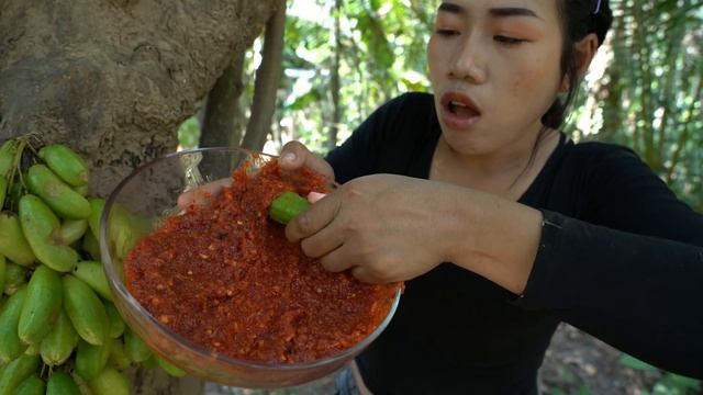 Eating Bilimbi with chili salt in my homeland - Eating show смотреть онлайн