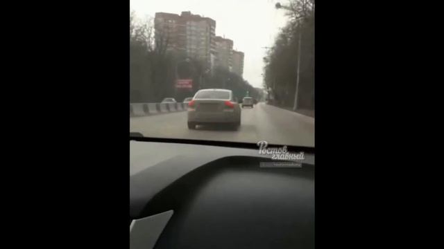 В Ростове заметили автомобили-двойники с одинаковыми номерами смотреть онлайн