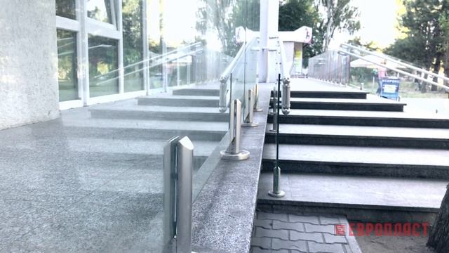 Алюминиевые и стеклянные перила и поручни от оконного завода Европласт. Ограждения из стекла. смотреть онлайн