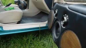 Ural AS-W165MB в дверях .