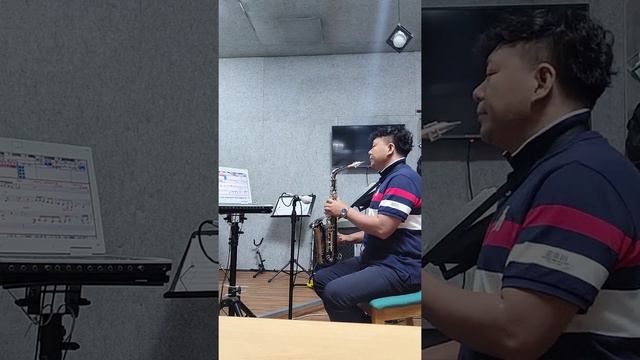 슬픔활용법. 김범수 / 색소폰 손영재 (캐논볼 a5-bs 드래곤펄) смотреть онлайн