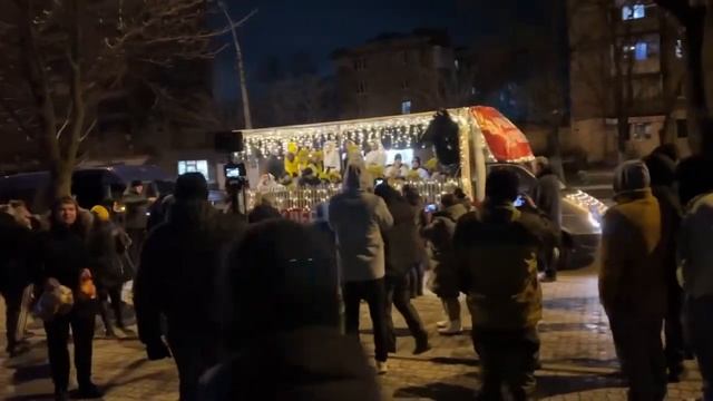 Рождество в Мариуполе || Поздравление местных жителей смотреть онлайн