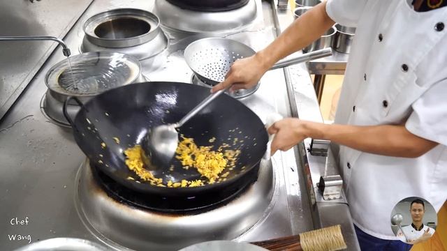 Chef Wang teaches you: “Soy Sauce Fried Rice”, unedited woking 酱油炒饭【Cooking ASMR】 смотреть онлайн
