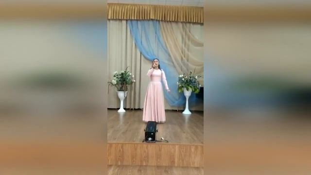 Учащиеся вокально-хорового отделения ДШИ поздравляют учителей с праздником! смотреть онлайн