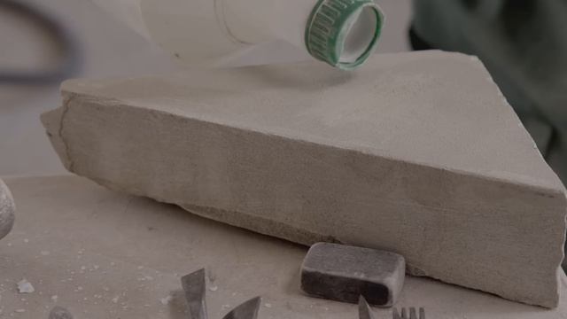 How was it made? Donatello's marble carving technique | V&A смотреть онлайн