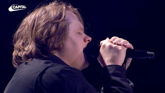 Lewis Capaldi - Bruises (Live at Capital's Jingle Bell Ball 2022) | Capital смотреть онлайн